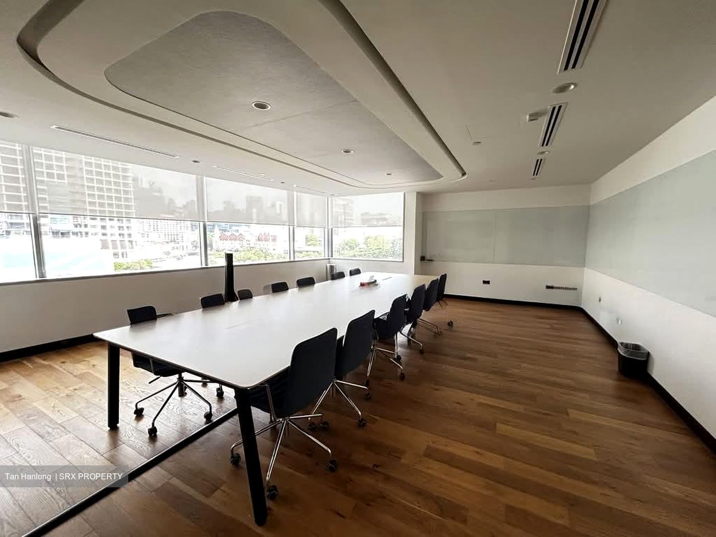 UE Square (D9), Office #558228281